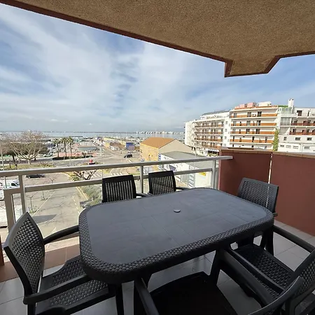 Agi Rocmar Apartment Roses