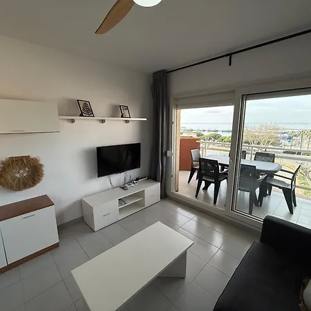 Agi Rocmar Apartment Roses